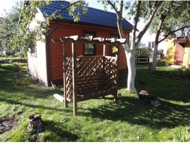 Пергола со скамейкой